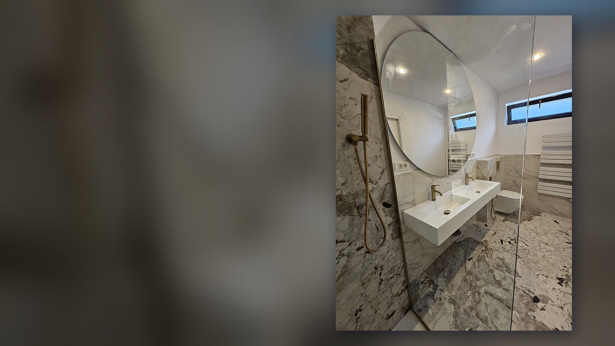 Baie cu duș walk-in și placări tip marmură, Mogoșoaia — Renovare baie